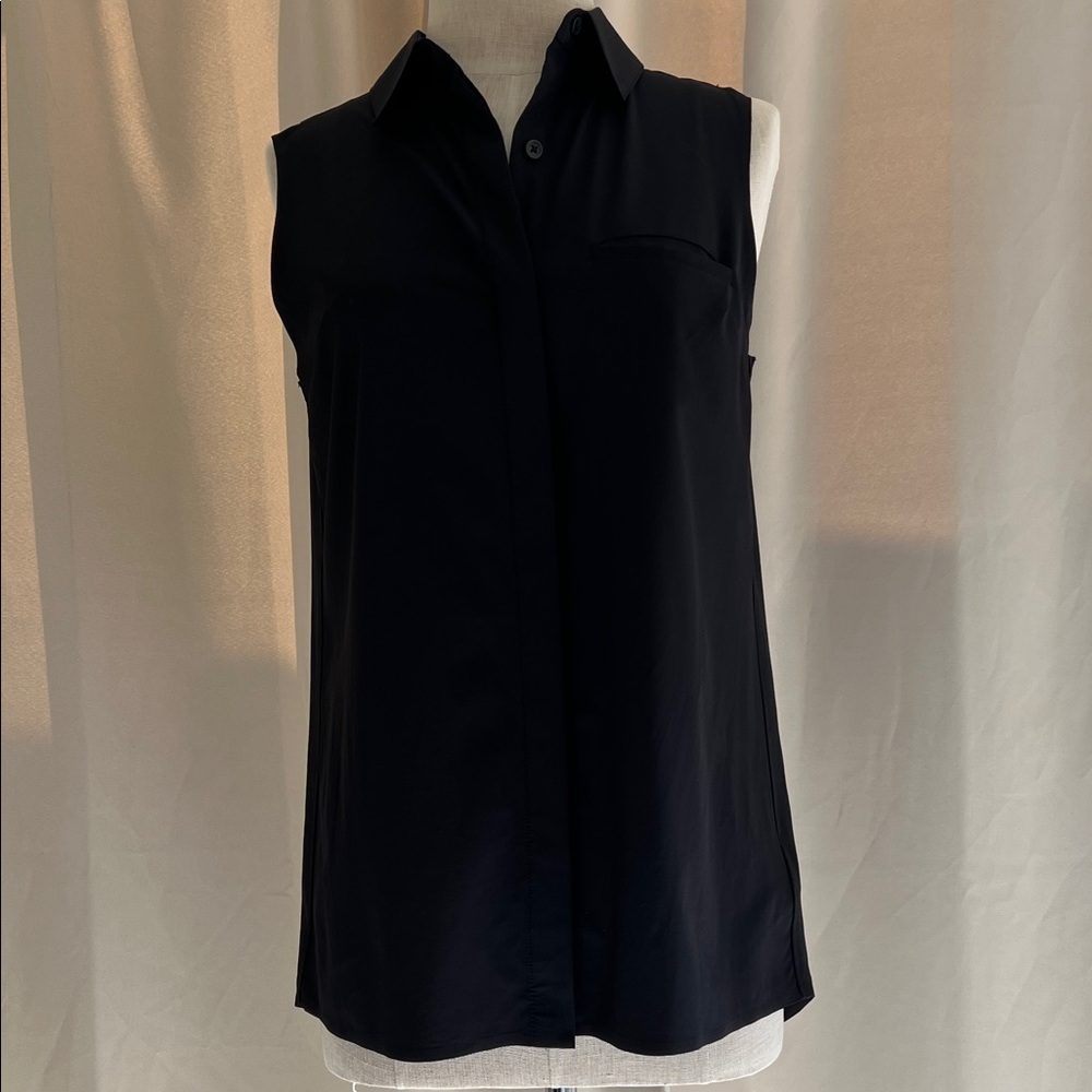 Like new! Athleta sleeveless blouse size XS